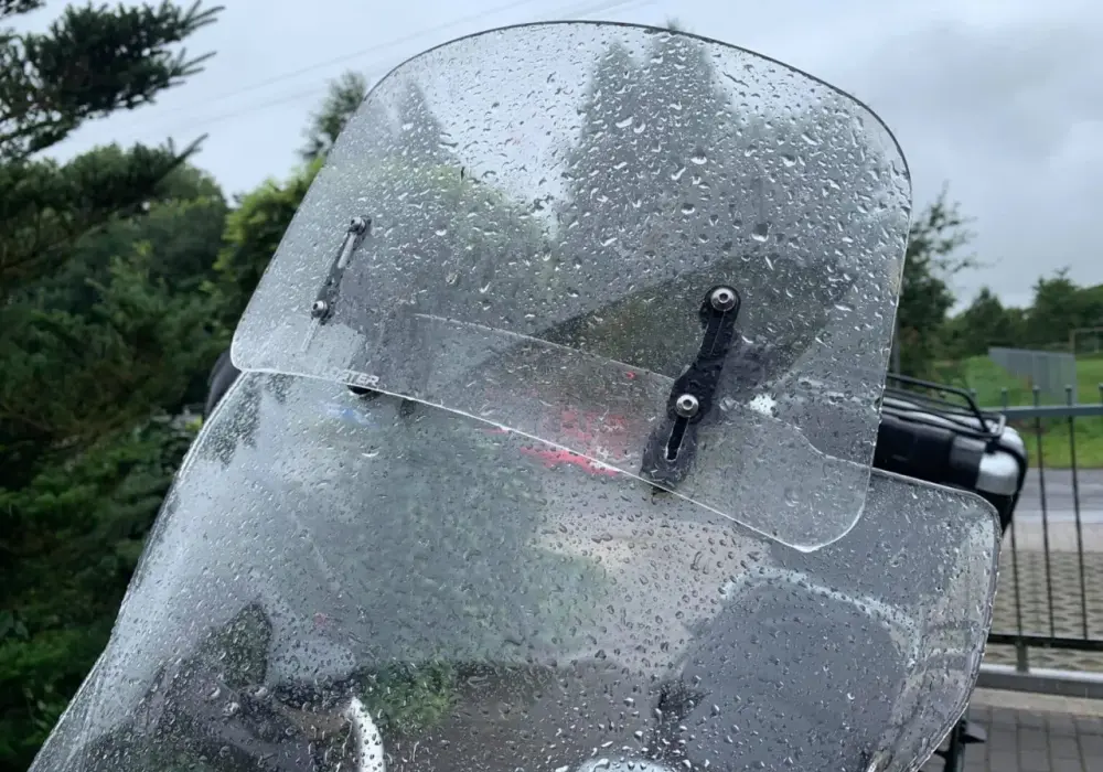 Jak prawidłowo ustawić deflektor motocyklowy i poprawić komfort jazdy