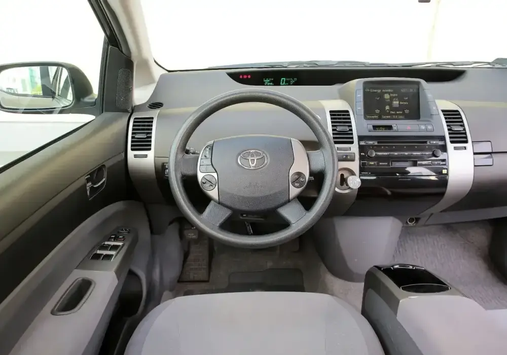 Toyota Prius 2 - czy nadal ma sens? Kupić czy odpuścić?