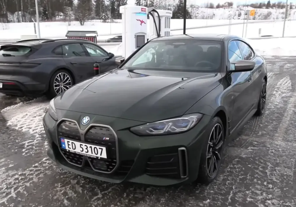 BMW i4 - Którą wersję wybrać? Analiza, zasięg, ładowanie i ceny