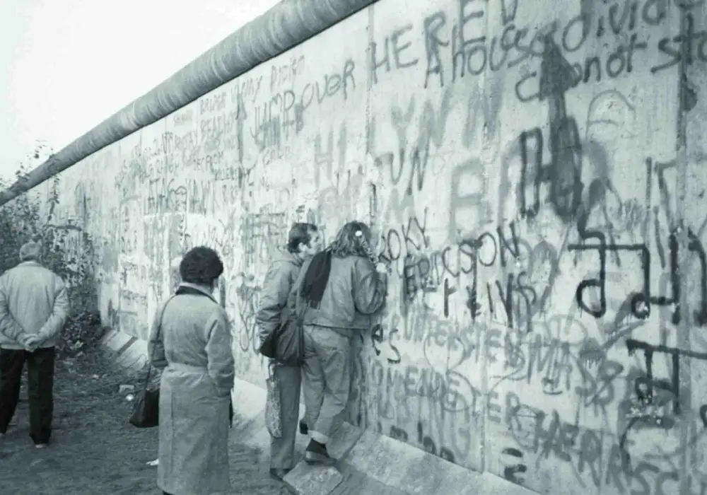Upadek muru berlińskiego - jak naprawdę do niego doszło?