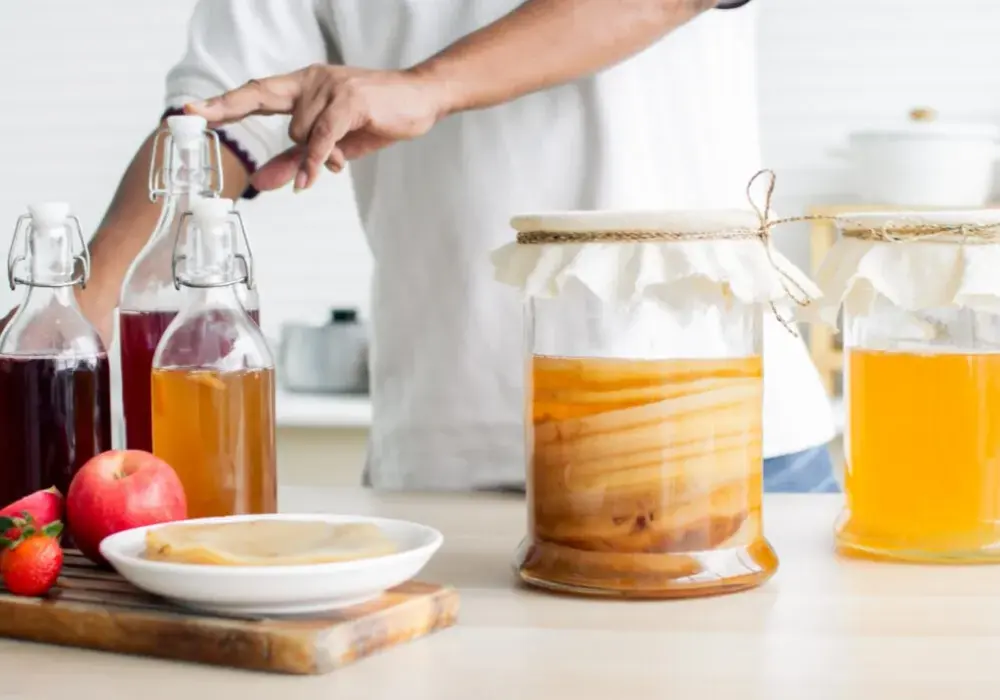 Czy kombucha jest zdrowa? Odkryj korzyści i ryzyka związane z piciem