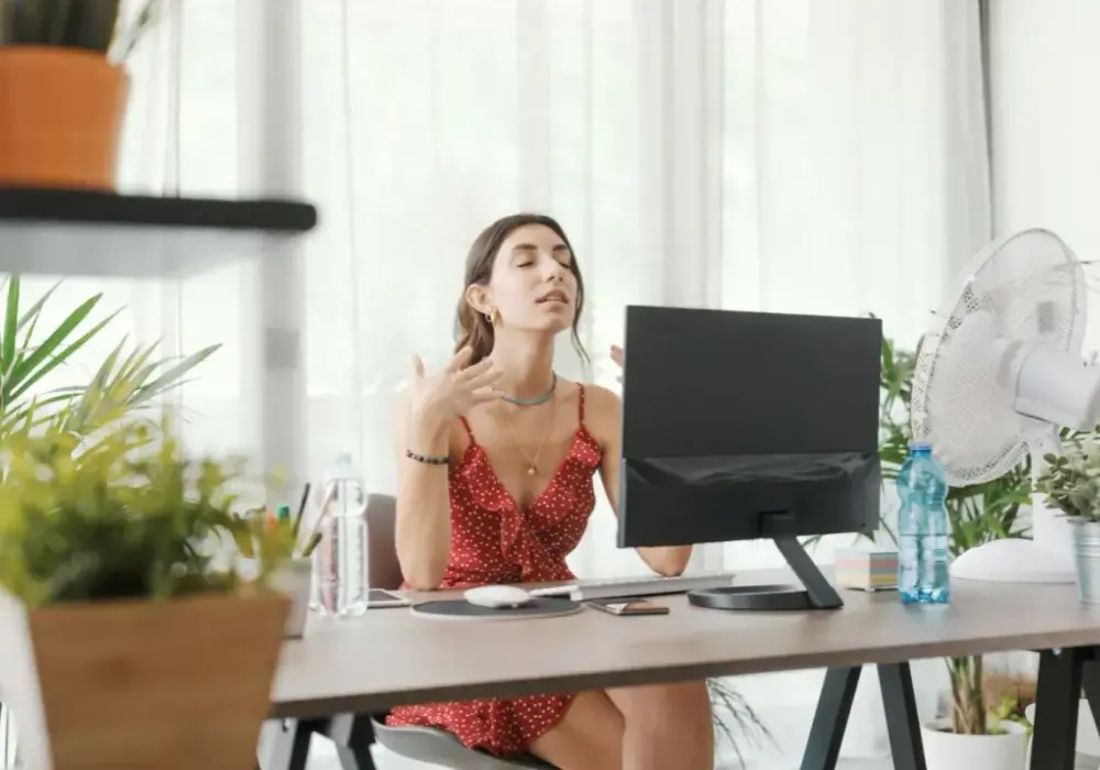 Praca zdalna a BHP - Co naprawdę musi zapewnić pracodawca?