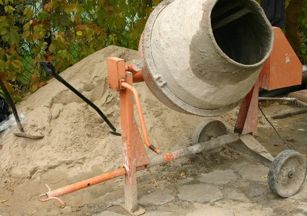 Jak zrobić beton B15 w betoniarce - uniknij najczęstszych błędów