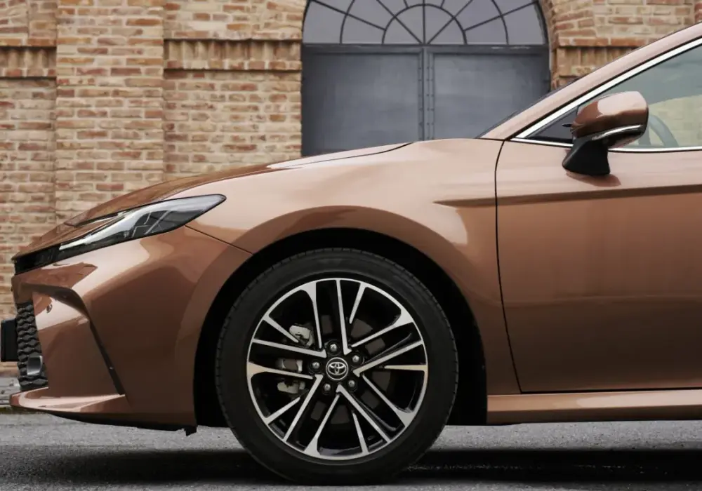 Toyota Camry - Hybryda 230 KM pod lupą. Czy to rozsądny wybór?