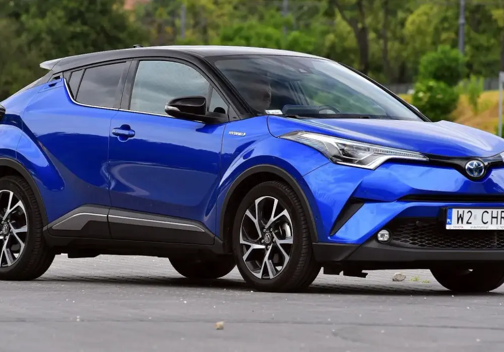 Toyota C-HR 2020 - czy nadal warto? Silniki, wady, zakup