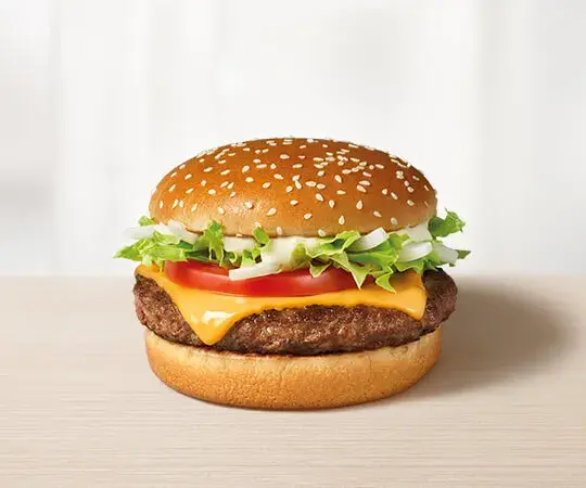 Ile kcal ma McRoyal? Poznaj wartość energetyczną burgera