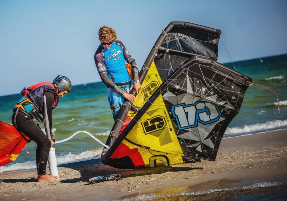 Kitesurfing co to - poznaj fascynujący świat tego sportu wodnego
