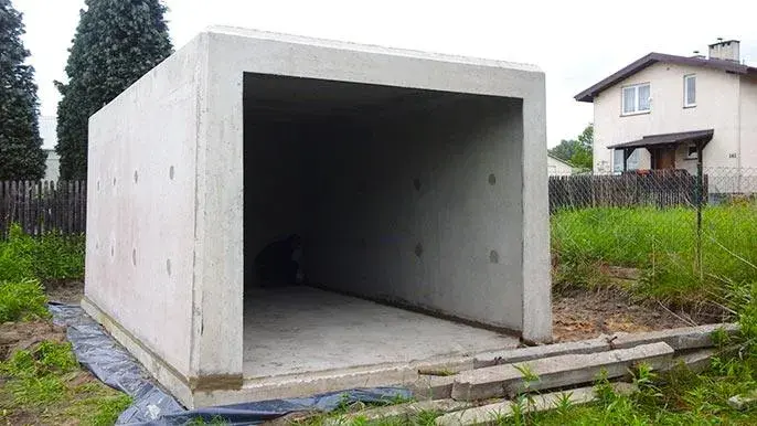 Garaż z prefabrykatów: Zalety i proces budowy - Poradnik