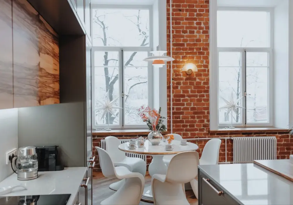 Co położyć na okrągły stół: 10 inspirujących pomysłów na dekorację