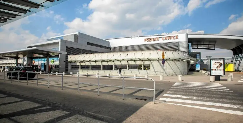 Ile trwa lot z Poznania do Krakowa? Czas podróży lotniczej, przyloty i odloty