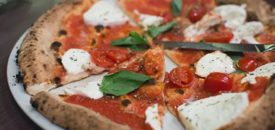 Ile sera na pizzę? Odpowiednia ilość dla idealnego smaku