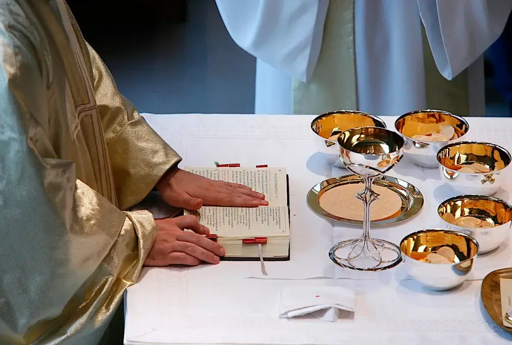 Ile jest modlitw eucharystycznych i jak je wykorzystać w liturgii