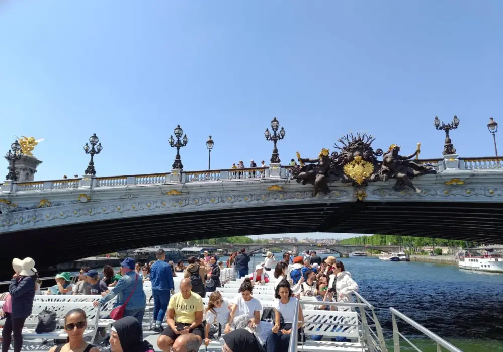 Rejs po Sekwanie: Ceny, rodzaje i praktyczne porady - Sprawdź!