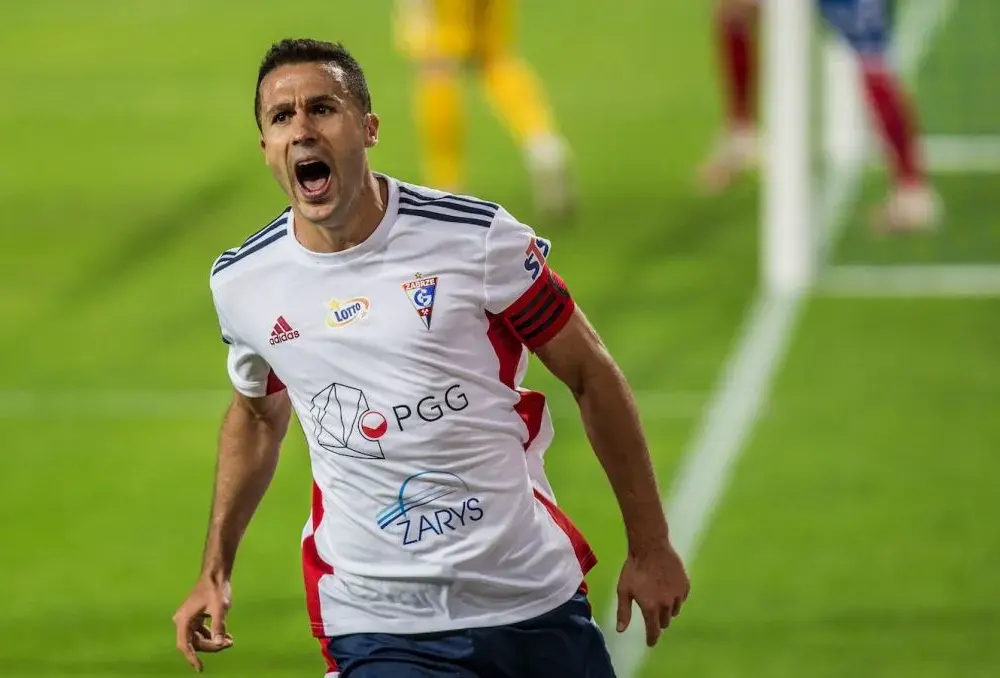 Igor Angulo: Jak radzi sobie polski piłkarz?