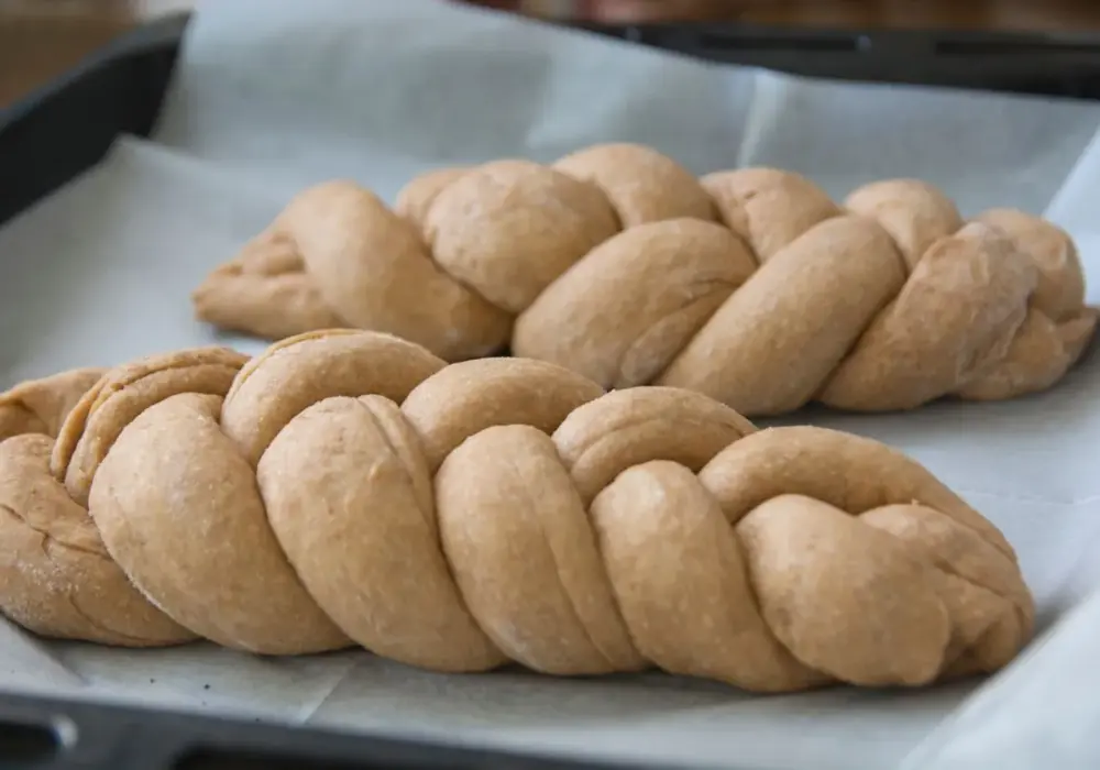 Ile kalorii ma chałka - Sprawdź kcal i jak mądrze włączyć ją do diety