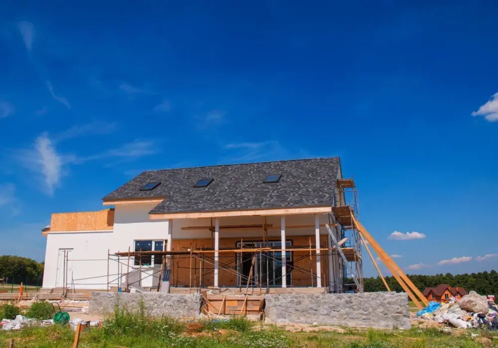 Ile kosztuje budowa domu parterowego 120m2? Sprawdź ukryte koszty