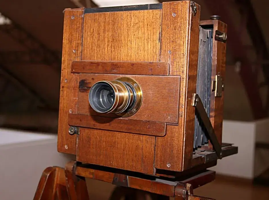 Jak wyglądał pierwszy aparat fotograficzny i jakie miało to znaczenie?