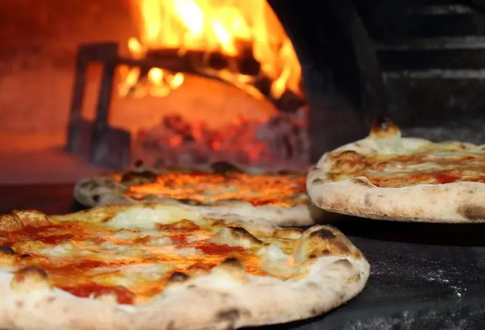 Pizza rossa co to? Odkryj sekrety tej wyjątkowej pizzy!