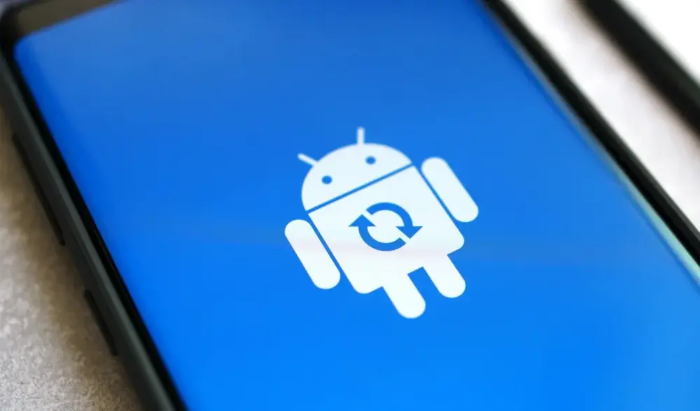 Aktualizacje Androida bez chaosu - co naprawdę warto instalować