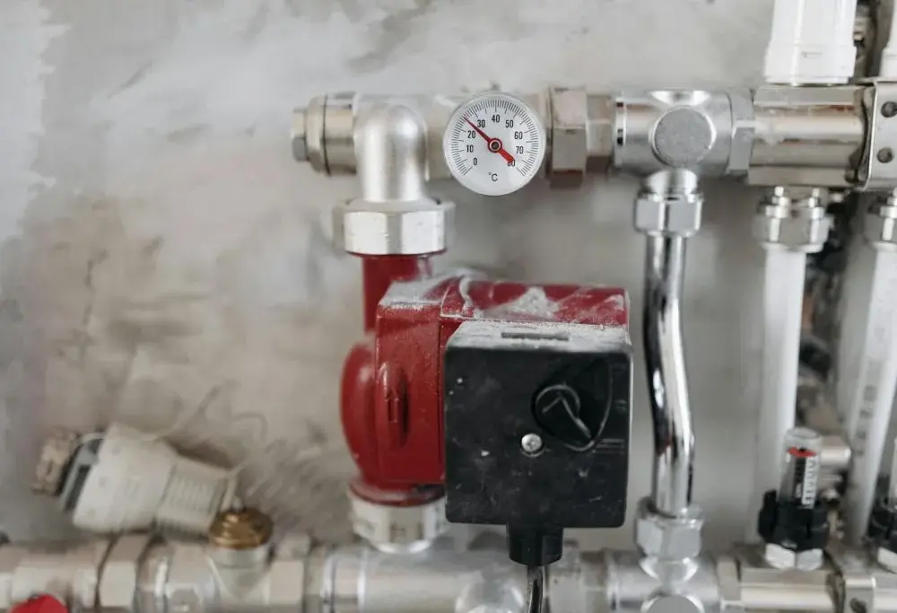 Jak bezpiecznie zakręcić gaz przy liczniku? Poradnik krok po kroku