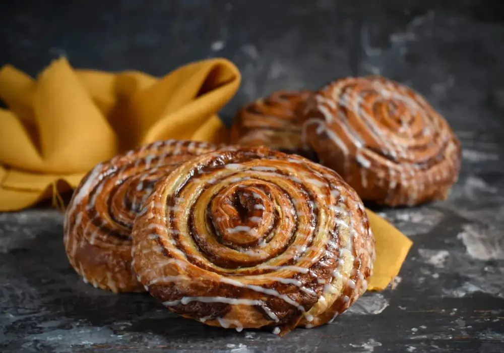 Cynamonka kcal - Ile kalorii ma jedna bułka i co podbija wynik?