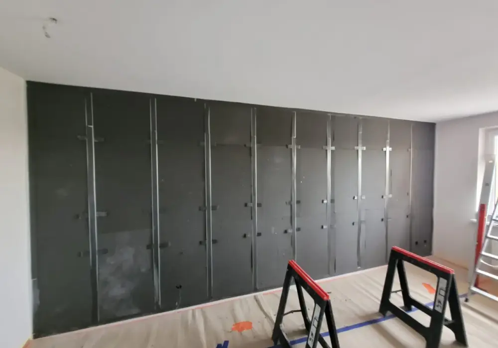 Wyciszenie ściany - Jakie materiały działają i jak uniknąć błędów?