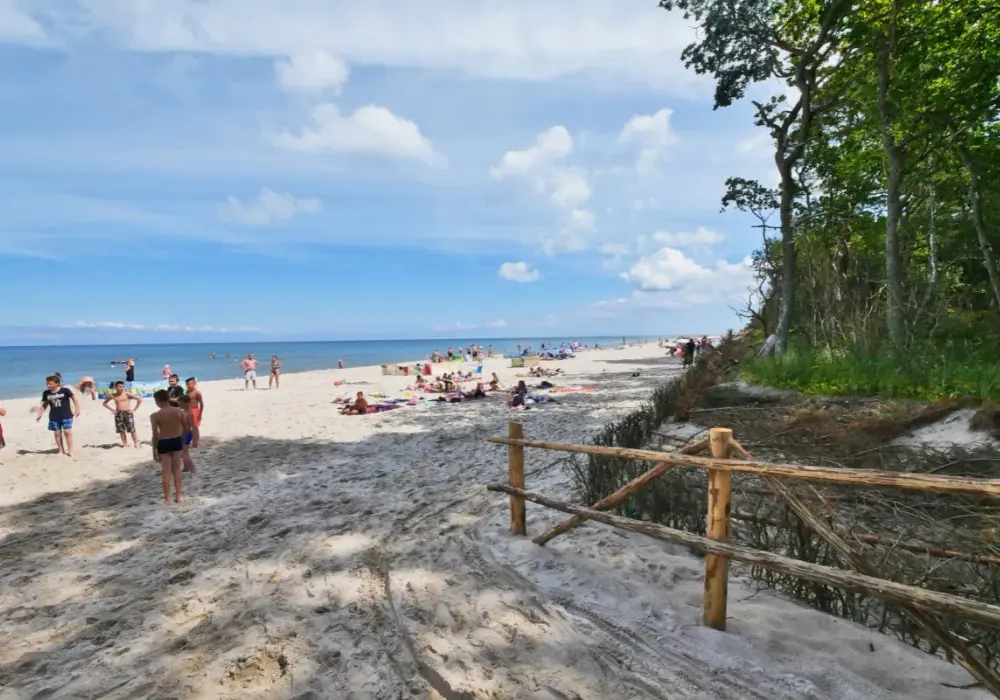 Karwieńskie Błota Drugie: Spokój, plaża i inwestycje nad morzem