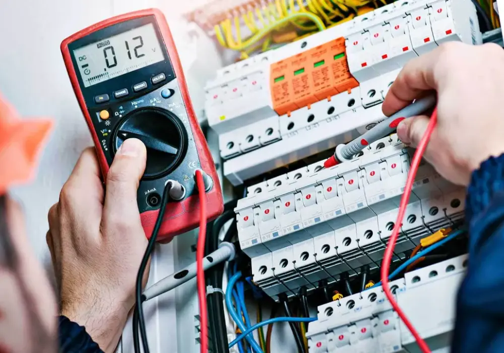 Jak zostać elektrykiem – Od szkoły do uprawnień G1.