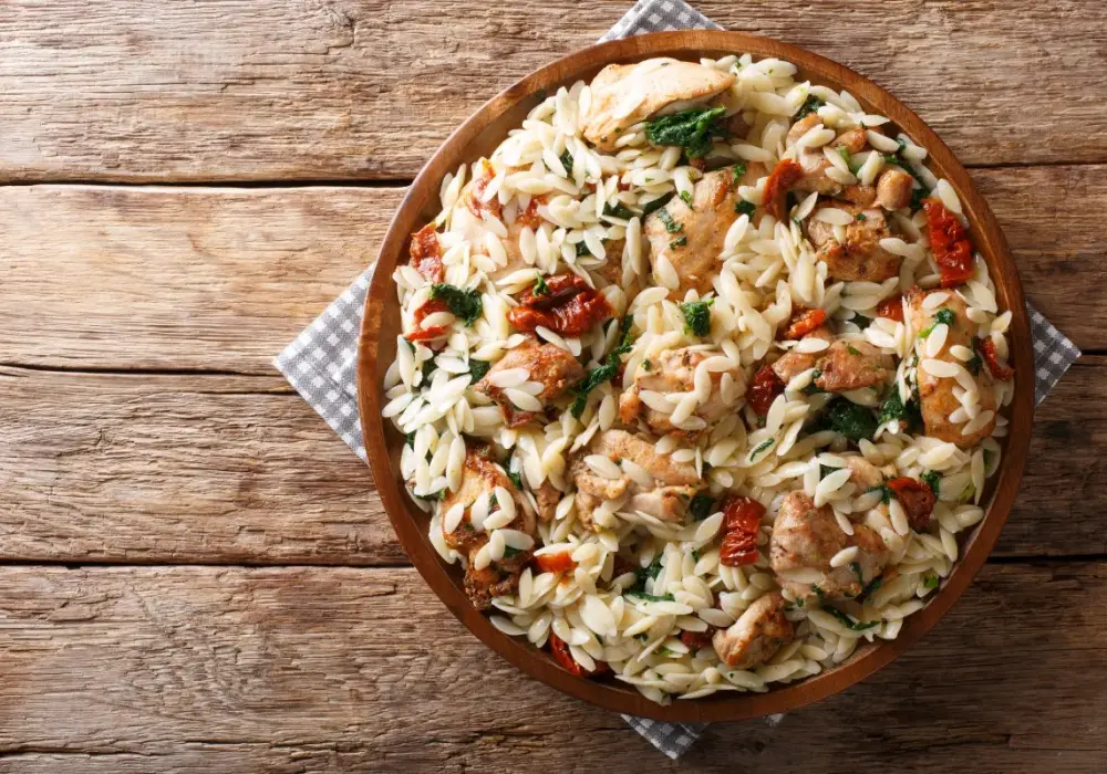 Makaron orzo - Jak gotować i do czego pasuje najlepiej?