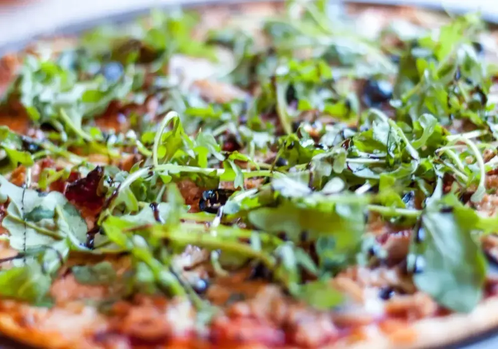 Pizza z tuńczykiem - Jak zrobić idealną, chrupiącą?