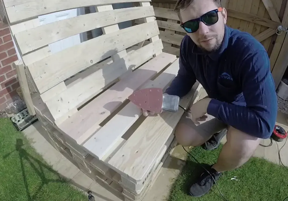 Jak wykonać meble ogrodowe z palet - proste kroki i pomysły na DIY