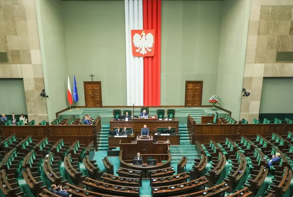 Czy PiS traci poparcie? Zaskakujące wyniki najnowszych sondaży