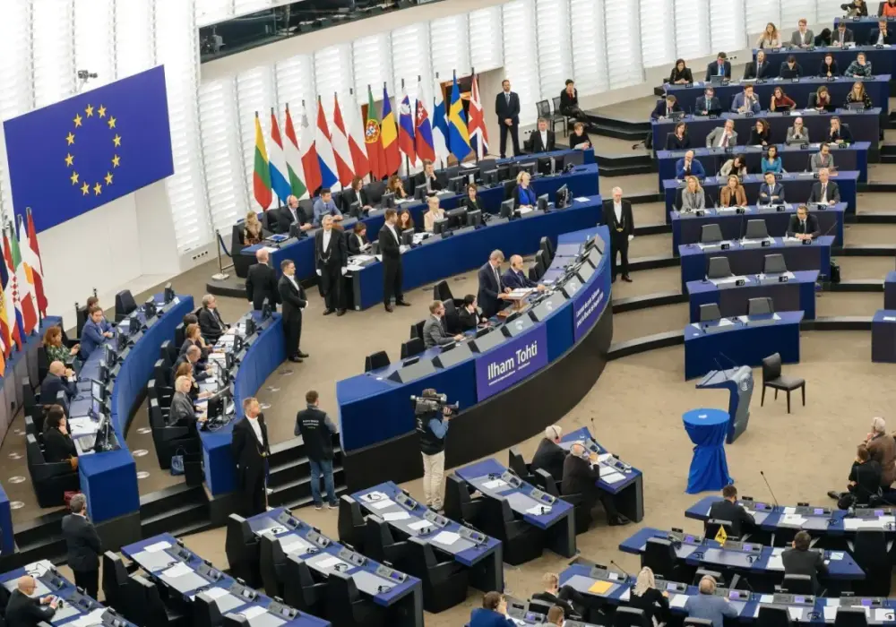 Ile zarabia europoseł? Pensja, dodatki i świadczenia bez skrótów