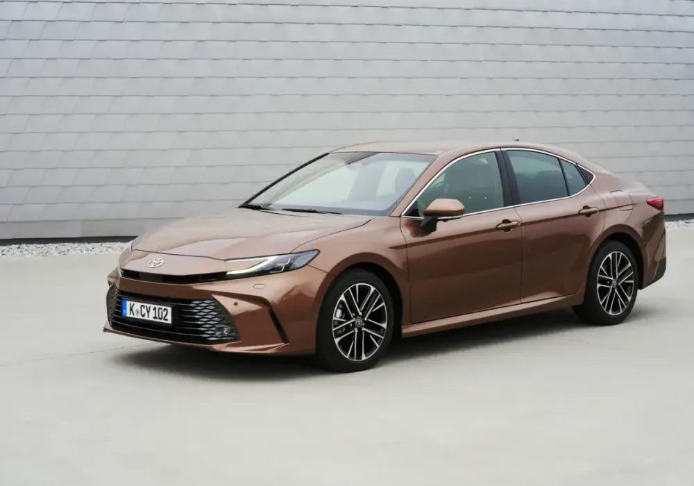 Nowa Toyota Camry - Spalanie, wersje i ceny. Czy warto ją wybrać?