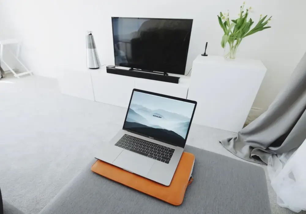 Jak połączyć laptop z telewizorem bezprzewodowo i uniknąć problemów z łącznością