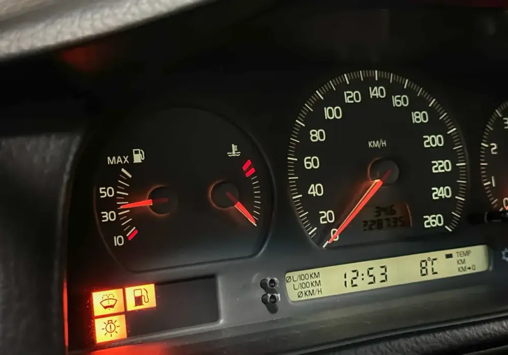 Volvo XC60 - Jak sprawdzić temperaturę silnika bez wskaźnika?