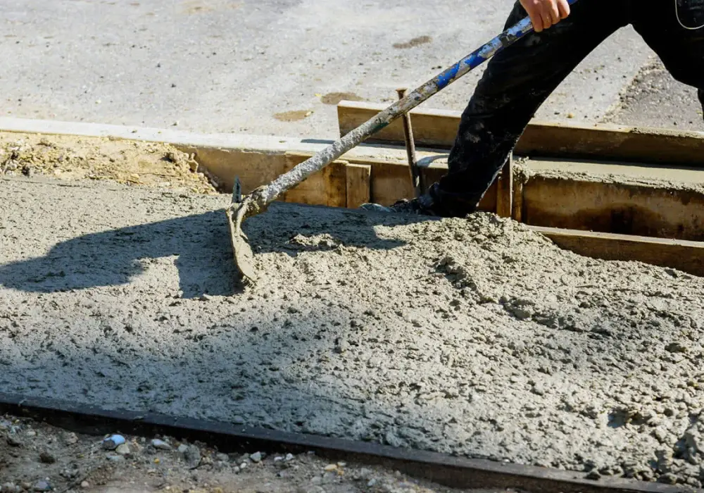 Ile wiąże beton B25 na stropie? Kluczowe informacje, które musisz znać