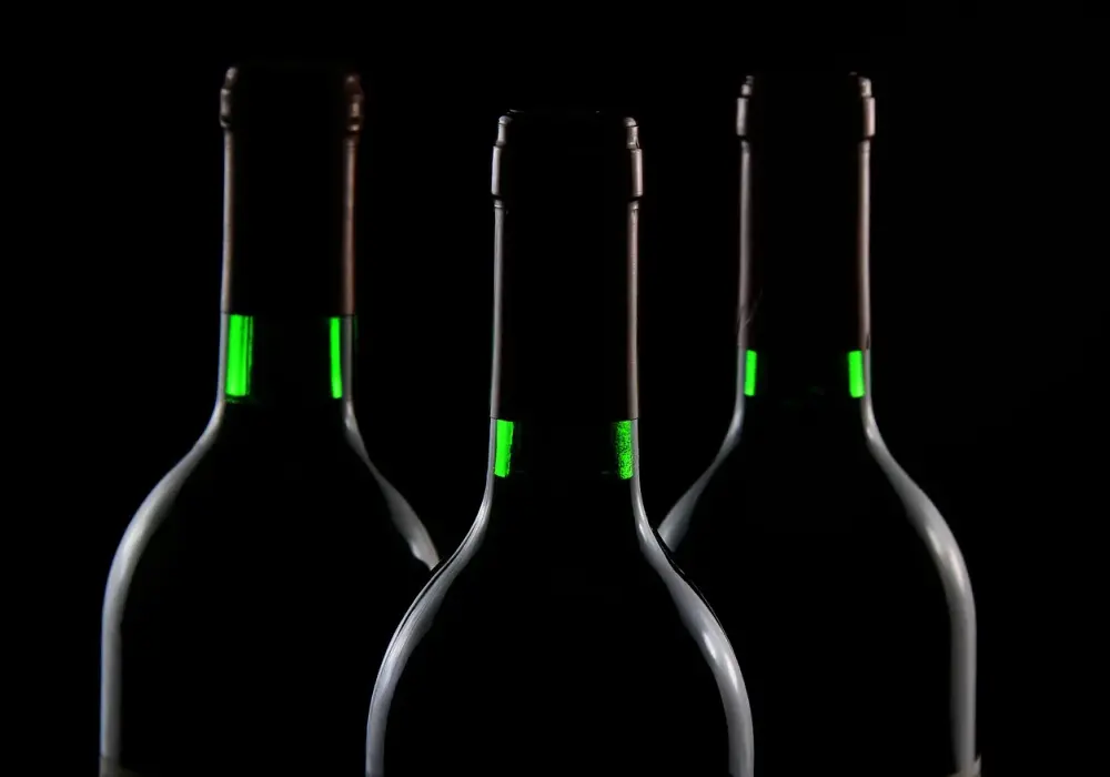 Wino wytrawne vs półwytrawne: ile cukru? Poznaj fakty!