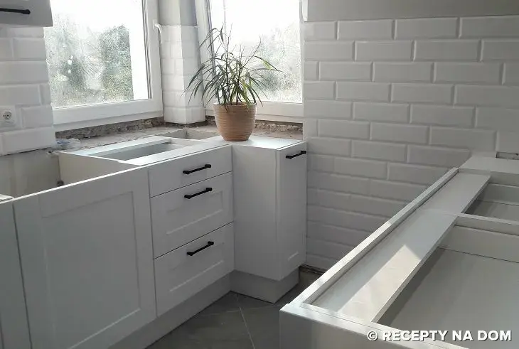 Parapet w kuchni niżej niż blat: korzyści i wyzwania aranżacji
