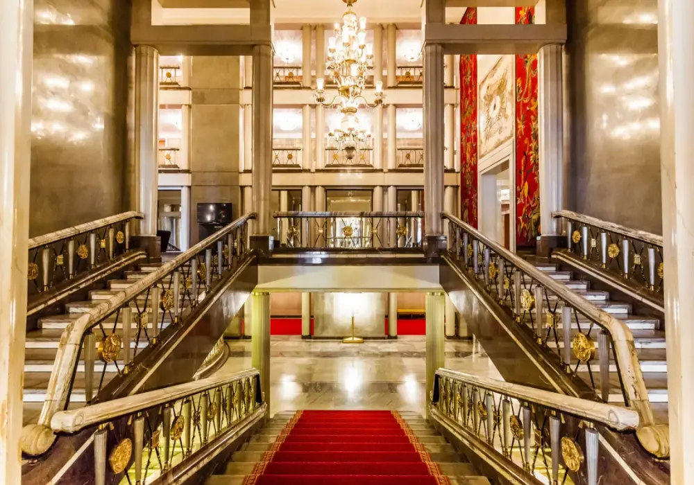 Foyer w teatrze: Co to jest i jaką rolę pełni?