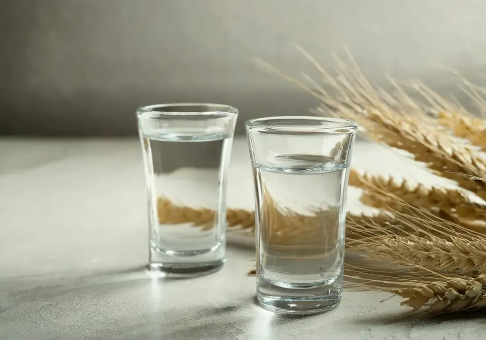 Ile kcal ma kieliszek wódki? Zaskakujące fakty o kaloriach