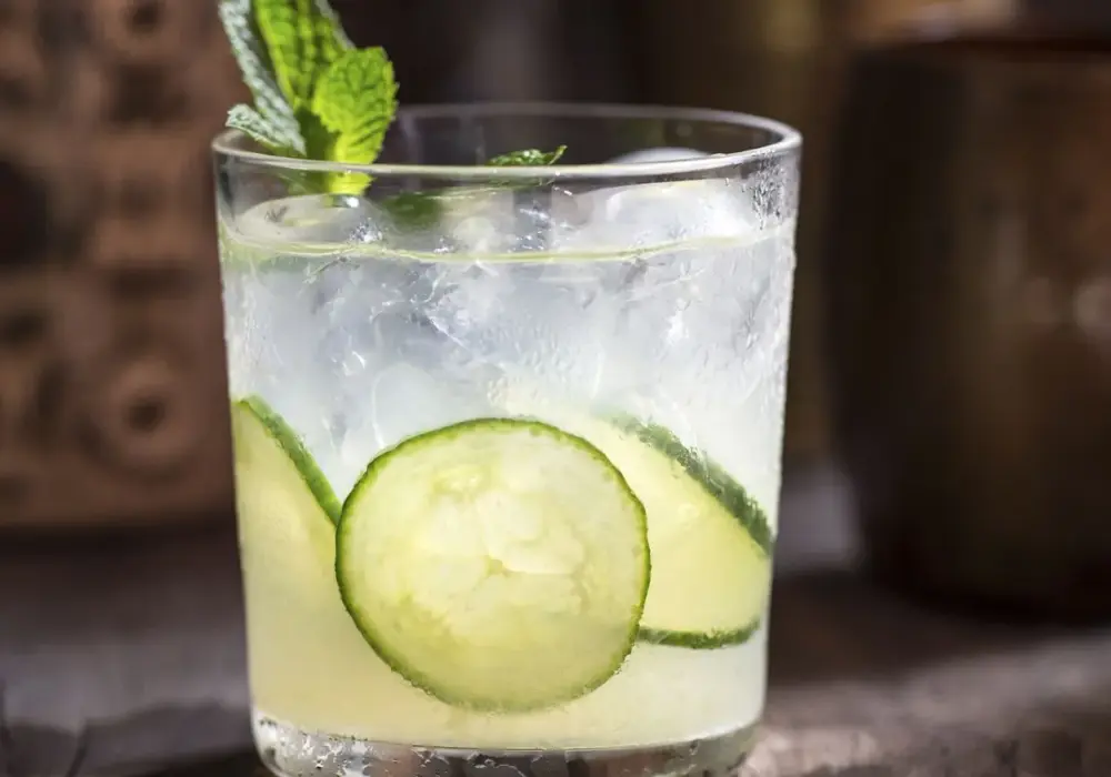 Zielony drink z ginem: najlepsze przepisy na orzeźwiające koktajle