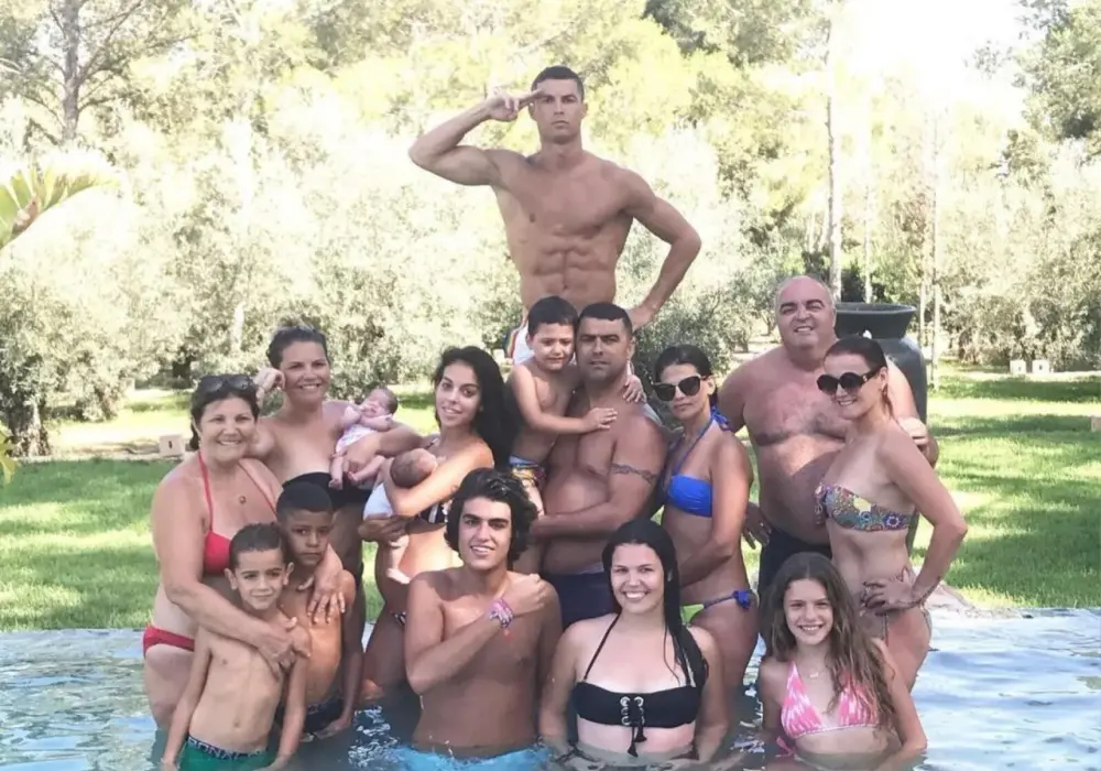 Cristiano Ronaldo dzieci z kim? Zaskakujące fakty o matkach dzieci