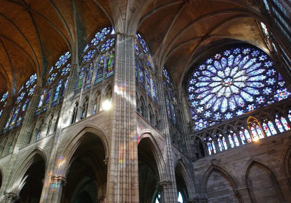 Saint-Denis: Narodziny gotyku i nekropolia królów Francji