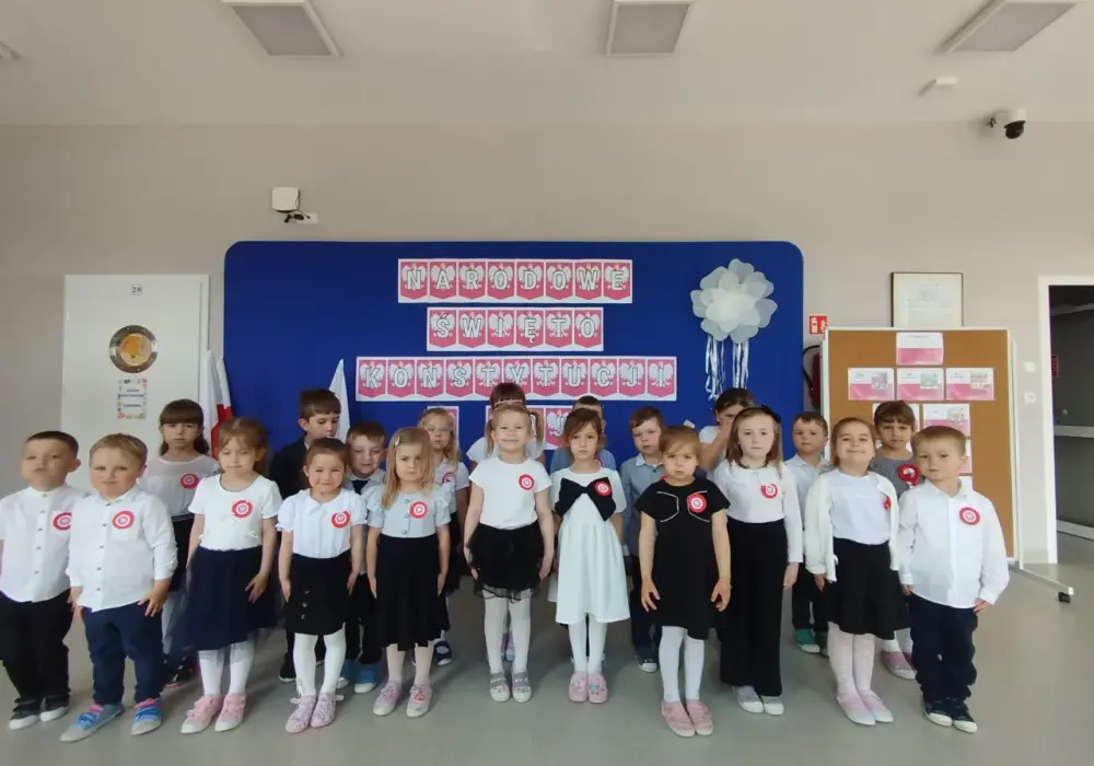 Pieśni patriotyczne dla dzieci - Jak dobrać repertuar na szkolny apel?