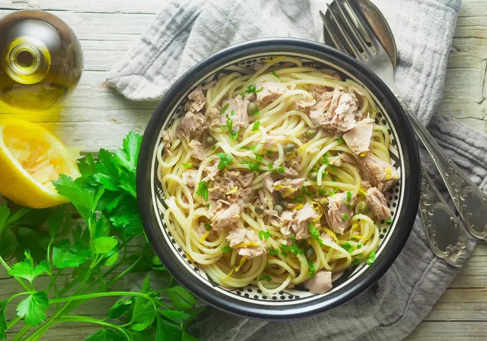 Szybkie spaghetti z tuńczykiem po włosku – prosta receptura na obiad