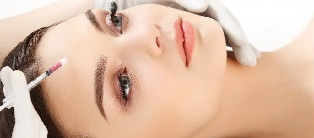 Czy botox jest bezpieczny? Poznaj skutki uboczne i przeciwwskazania