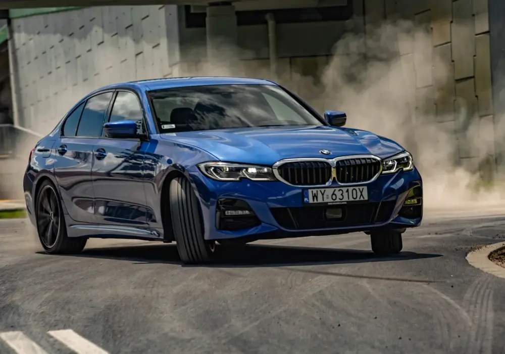 BMW 330i xDrive - Czy to najlepszy wybór w serii 3? Poznaj fakty