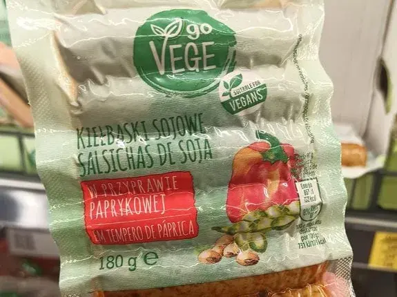 Gdzie kupić wegańskie kiełbaski? Sprawdź najlepsze sklepy i oferty