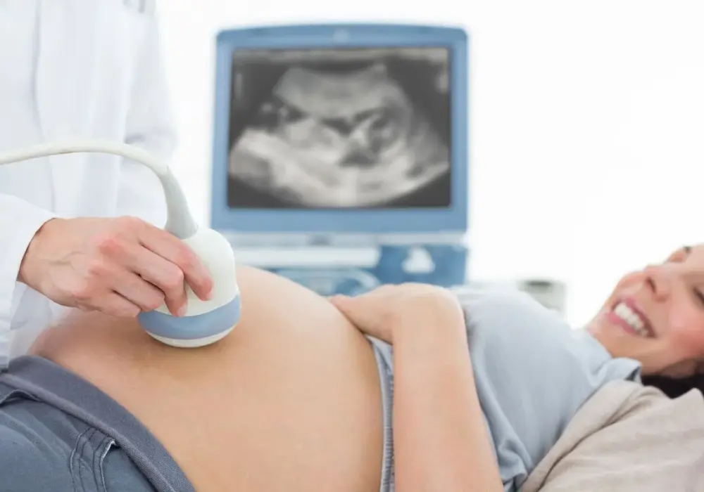 Pierwsze badania prenatalne dopochwowo czy przez brzuch - Co wybrać?